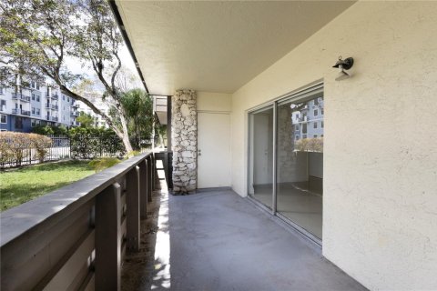 Condo in Miami, Florida, 1 bedroom  № 1944164 - photo 17
