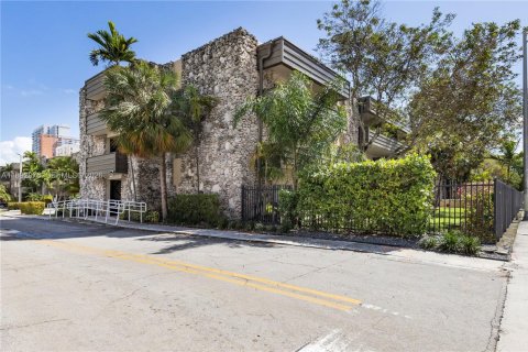 Condo in Miami, Florida, 1 bedroom  № 1944164 - photo 18