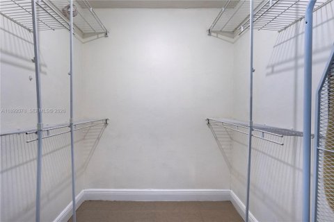 Condo in Miami, Florida, 1 bedroom  № 1944164 - photo 15