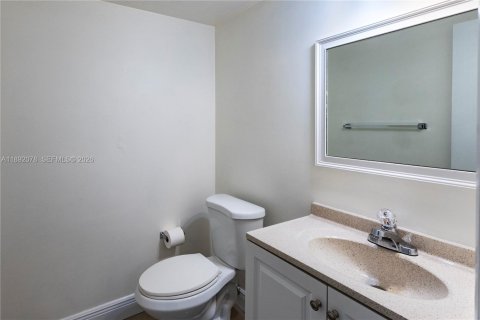 Condo in Miami, Florida, 1 bedroom  № 1944164 - photo 12