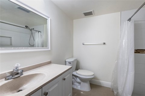 Condo in Miami, Florida, 1 bedroom  № 1944164 - photo 14