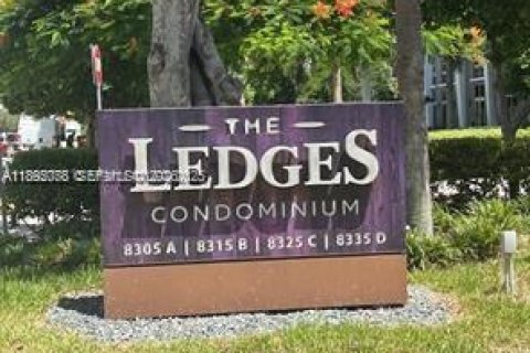 Condo in Miami, Florida, 1 bedroom  № 1944164 - photo 22