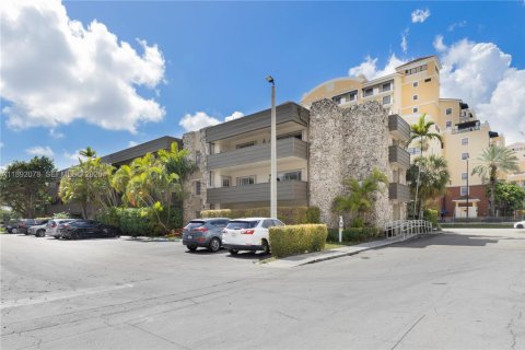 Condo in Miami, Florida, 1 bedroom  № 1944164 - photo 19