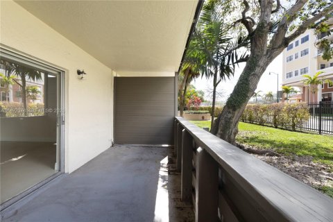 Condo in Miami, Florida, 1 bedroom  № 1944164 - photo 16