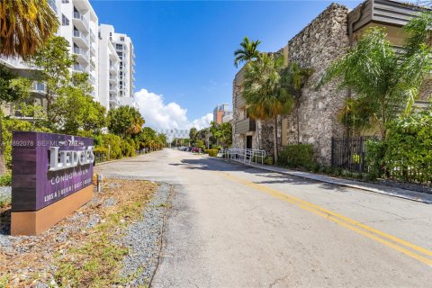 Condo in Miami, Florida, 1 bedroom  № 1944164 - photo 20