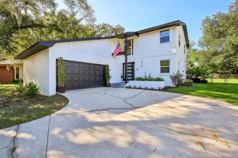 House in Lutz, Florida 3 bedrooms, 181.16 sq.m. № 2424244