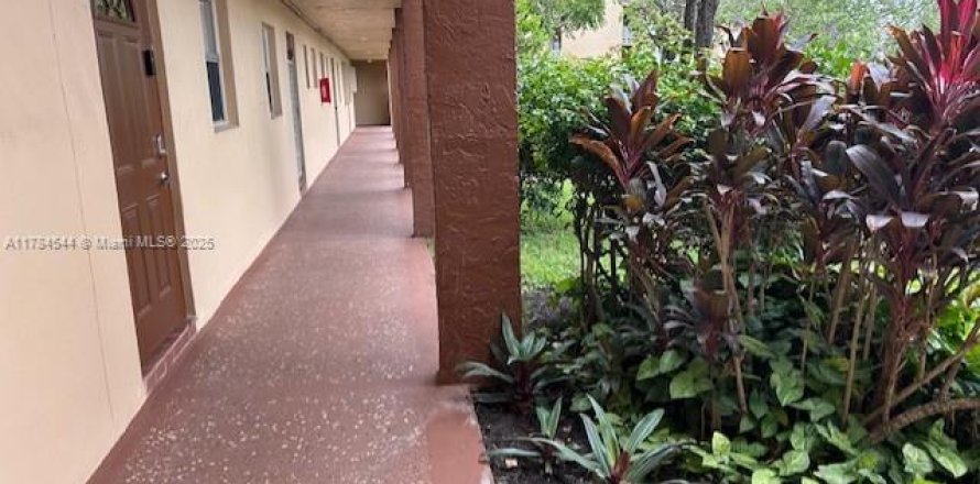 Condo in Sunrise, Florida, 1 bedroom  № 2065749