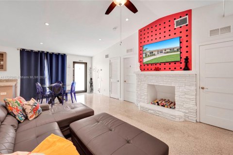 Casa en venta en Hollywood, Florida, 5 dormitorios, 441.56 m2 № 1763380 - foto 24