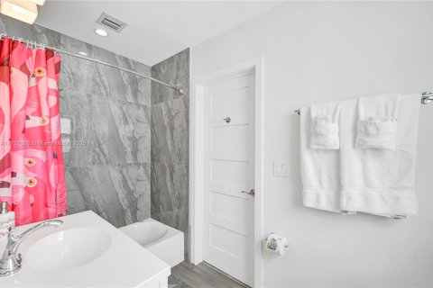 Casa en venta en Hollywood, Florida, 5 dormitorios, 441.56 m2 № 1763380 - foto 9
