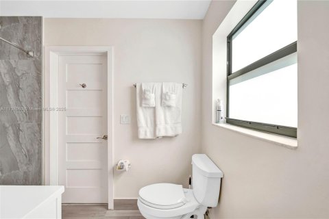 Casa en venta en Hollywood, Florida, 5 dormitorios, 441.56 m2 № 1763380 - foto 8
