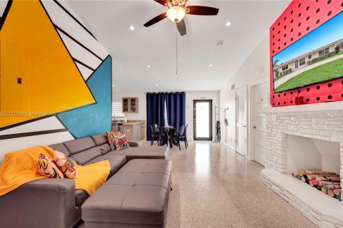 Casa en venta en Hollywood, Florida, 5 dormitorios, 441.56 m2 № 1763380 - foto 23