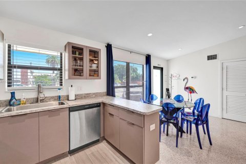 Casa en venta en Hollywood, Florida, 5 dormitorios, 441.56 m2 № 1763380 - foto 27