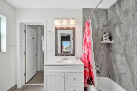 Casa en venta en Hollywood, Florida, 5 dormitorios, 441.56 m2 № 1763380 - foto 7