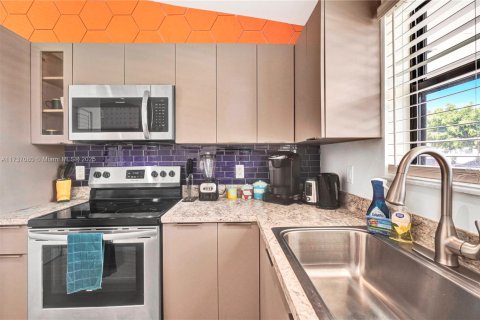 Casa en venta en Hollywood, Florida, 5 dormitorios, 441.56 m2 № 1763380 - foto 28