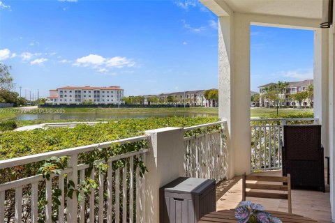 Condominio en Doral, Florida, 3 dormitorios  № 2055116