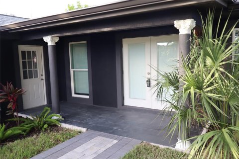 House in Apollo Beach, Florida 3 bedrooms, 147.71 sq.m. № 2234779 - photo 7