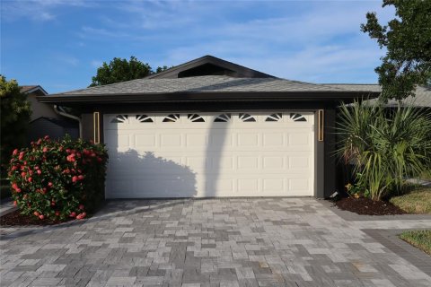 House in Apollo Beach, Florida 3 bedrooms, 147.71 sq.m. № 2234779 - photo 3
