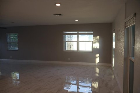 House in Apollo Beach, Florida 3 bedrooms, 147.71 sq.m. № 2234779 - photo 14