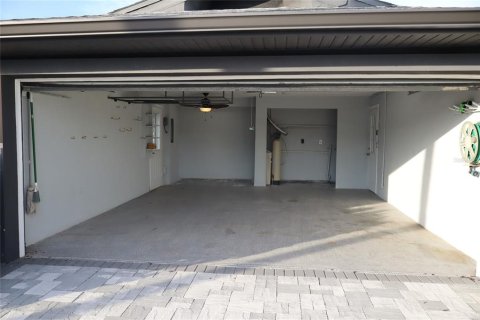 House in Apollo Beach, Florida 3 bedrooms, 147.71 sq.m. № 2234779 - photo 8