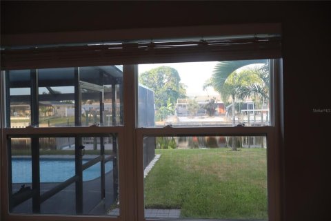 House in Apollo Beach, Florida 3 bedrooms, 147.71 sq.m. № 2234779 - photo 16