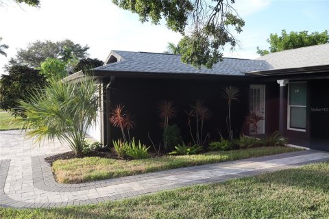 House in Apollo Beach, Florida 3 bedrooms, 147.71 sq.m. № 2234779 - photo 6