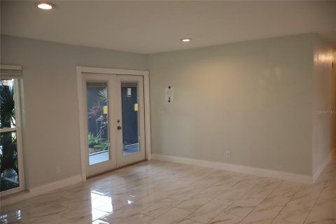 House in Apollo Beach, Florida 3 bedrooms, 147.71 sq.m. № 2234779 - photo 17