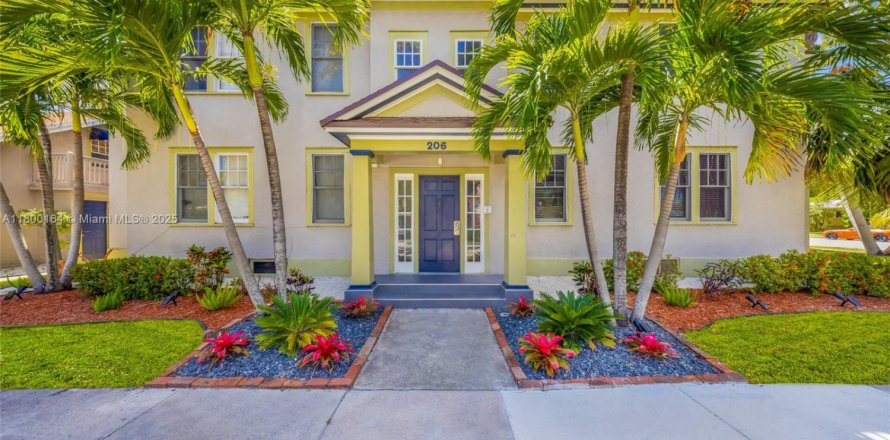 Propiedad comercial en Hollywood, Florida № 1964857