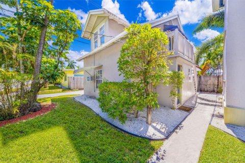 Propiedad comercial en venta en Hollywood, Florida № 1964857 - foto 6