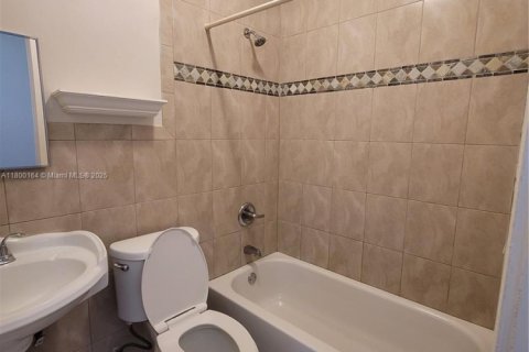 Propiedad comercial en venta en Hollywood, Florida № 1964857 - foto 26