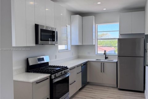 Propiedad comercial en venta en Miami Beach, Florida, 460.61 m2 № 1832439 - foto 7