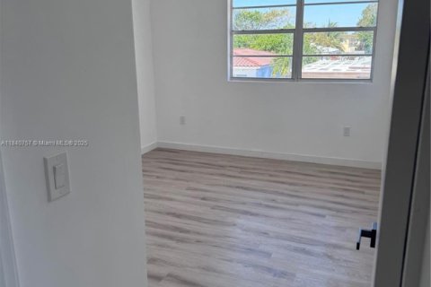 Propiedad comercial en venta en Miami Beach, Florida, 460.61 m2 № 1832439 - foto 4