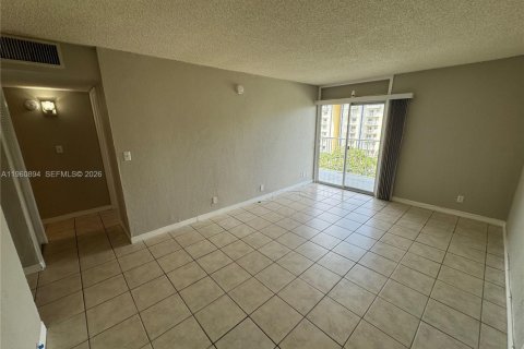 Condo in Miami, Florida, 1 bedroom  № 2023640 - photo 7