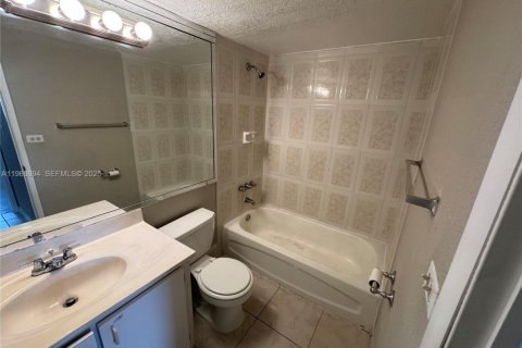 Condo in Miami, Florida, 1 bedroom  № 2023640 - photo 8