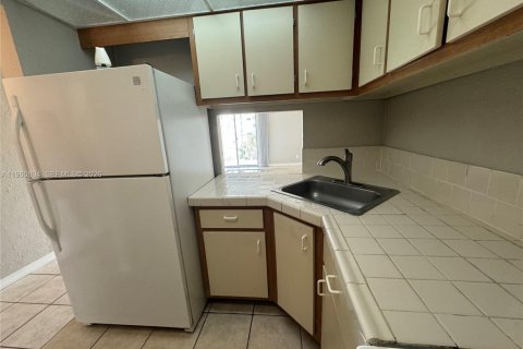 Condo in Miami, Florida, 1 bedroom  № 2023640 - photo 5