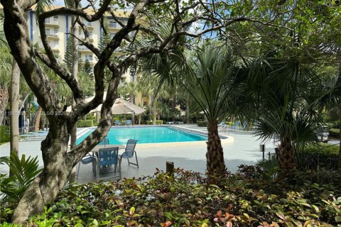 Condo in Miami, Florida, 1 bedroom  № 2023640 - photo 17