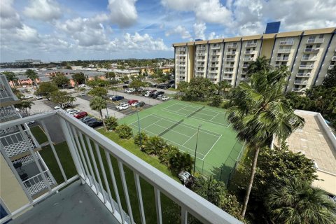 Condo in Miami, Florida, 1 bedroom  № 2023640 - photo 12
