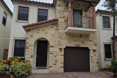 Villa ou maison à louer à Doral, Floride: 4 chambres, 201.6 m2 № 1941962 - photo 1