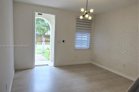Casa en alquiler en Doral, Florida, 4 dormitorios, 201.6 m2 № 1941962 - foto 10