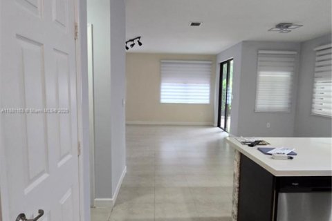 Villa ou maison à louer à Doral, Floride: 4 chambres, 201.6 m2 № 1941962 - photo 12