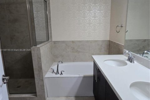 Casa en alquiler en Doral, Florida, 4 dormitorios, 201.6 m2 № 1941962 - foto 22
