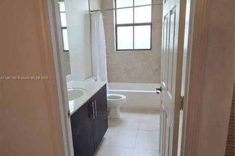 Casa en alquiler en Doral, Florida, 4 dormitorios, 201.6 m2 № 1941962 - foto 16