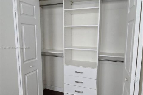 Villa ou maison à louer à Doral, Floride: 4 chambres, 201.6 m2 № 1941962 - photo 17