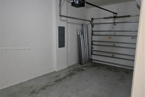 Casa en alquiler en Doral, Florida, 4 dormitorios, 201.6 m2 № 1941962 - foto 9
