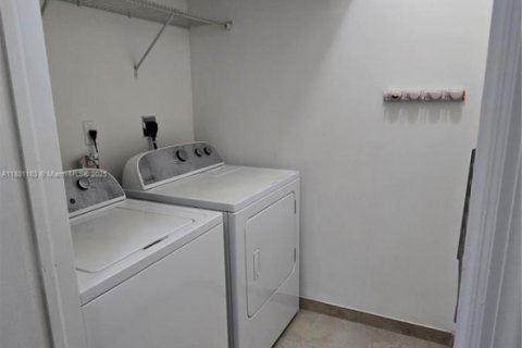 Villa ou maison à louer à Doral, Floride: 4 chambres, 201.6 m2 № 1941962 - photo 7