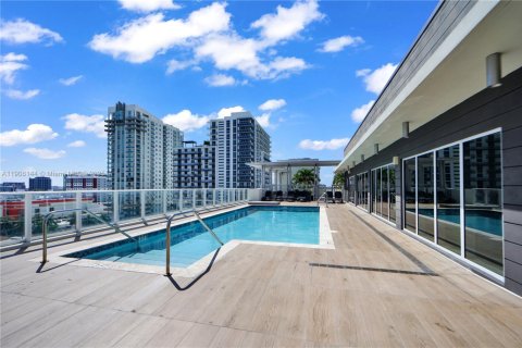Снять в аренду кондоминиум в Майами, Флорида 2 спальни, 75.72м2, № 1956701 - фото 12