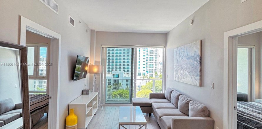 Кондоминиум с 2 спальнями в Майами, Флорида № 1956701