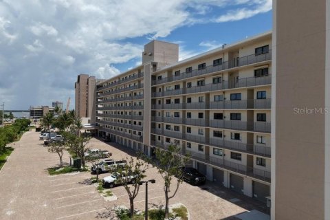 Condo in Fort Myers Beach, Florida, 2 bedrooms  № 1884321 - photo 15
