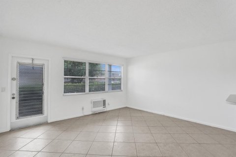 Copropriété à vendre à Deerfield Beach, Floride: 1 chambre, 54.35 m2 № 2083076 - photo 3