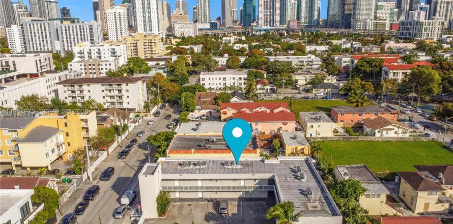 Commercial property in Miami, Florida № 2010590