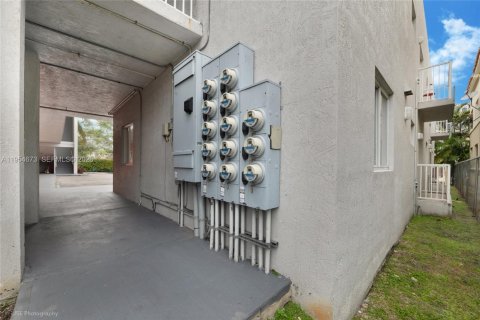 Commercial property in Miami, Florida № 2010590 - photo 7